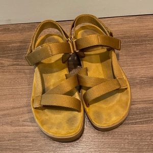 Everlane sandals